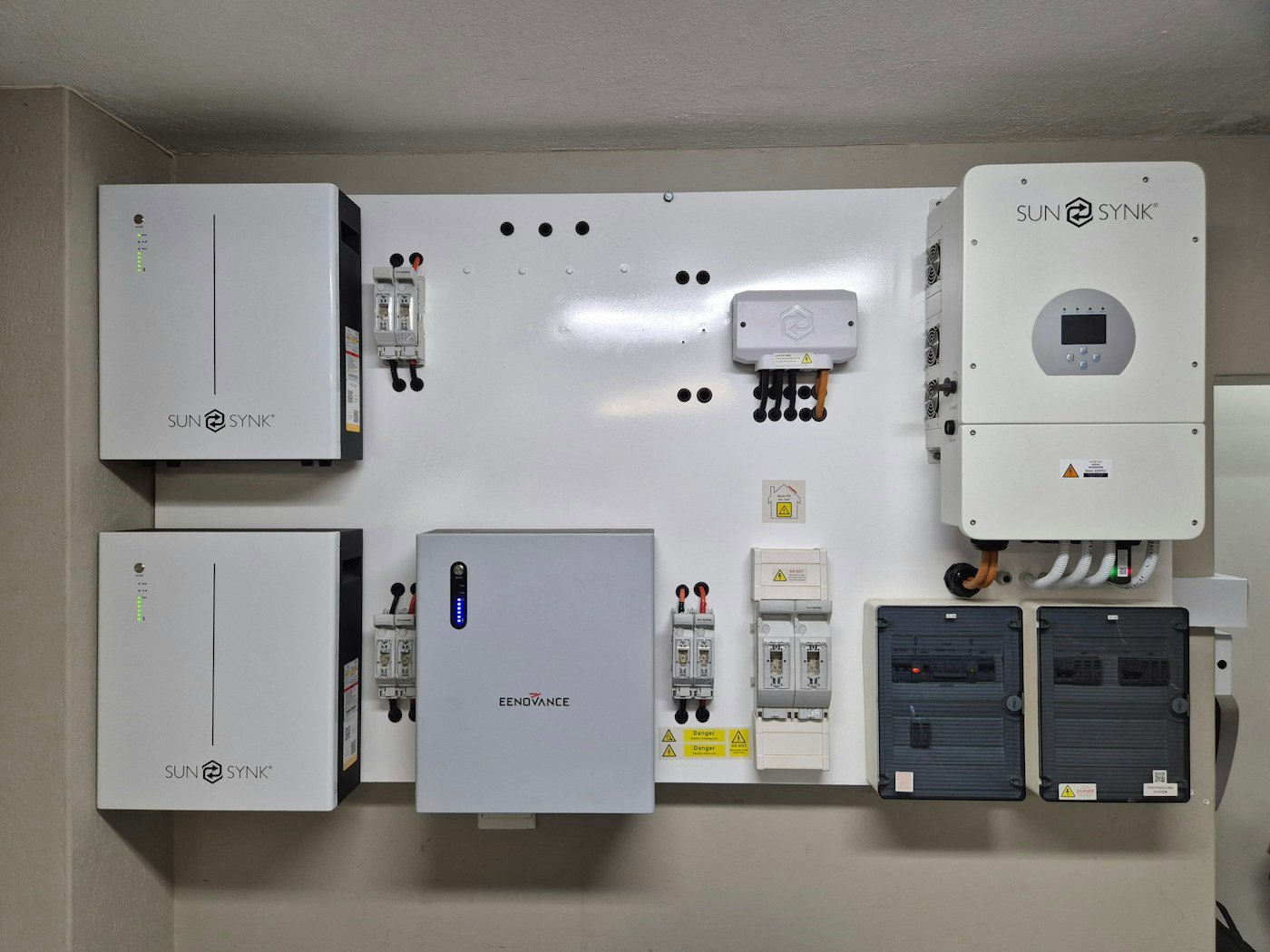 Wall-mounted home battery storage system with hybrid inverter